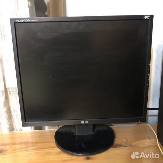 Монитор LG Flatron L1953TR