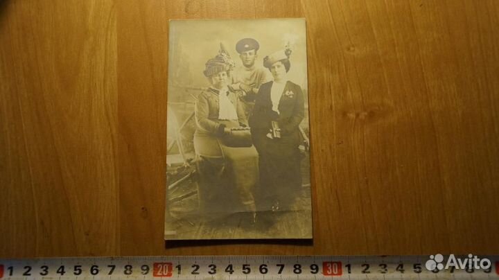 Фото до 1917 ри парень в форме, женщины в платьях