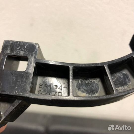 Кронштейн фары передней левый Toyota Prado J150