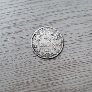 Монета 1/2 марки