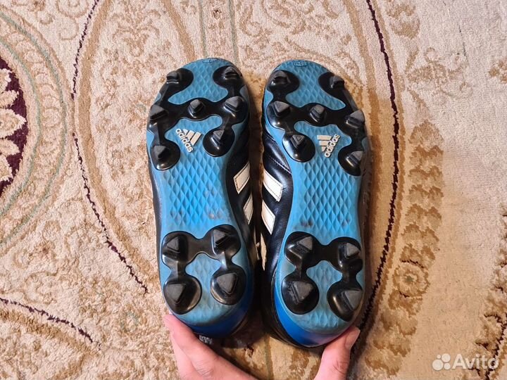 Футбольные бутсы adidas