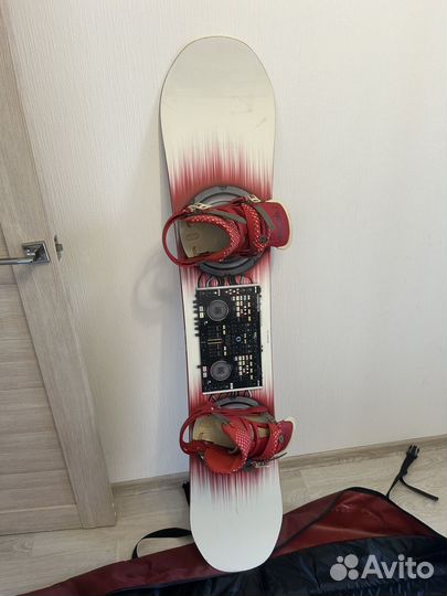 Сноуборд с креплениями и ботинками + чехол