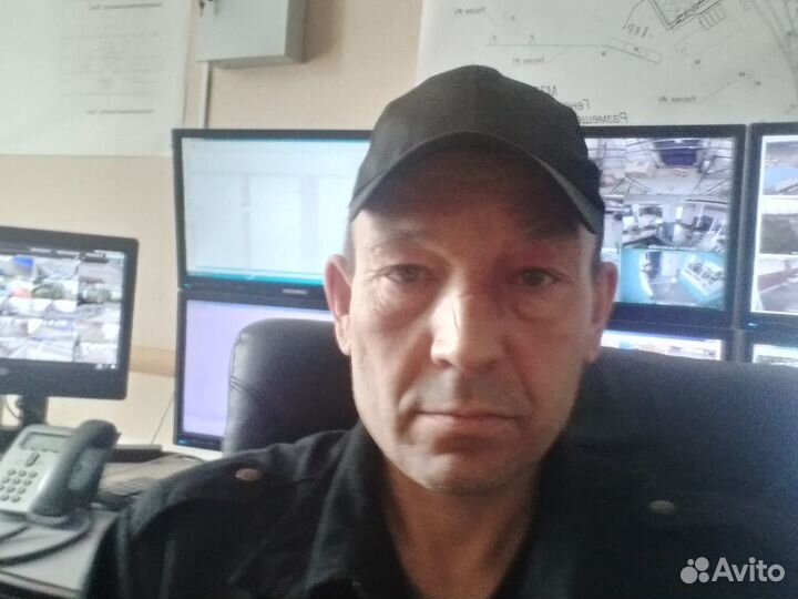 Охранник, Старший смены, оператор видеонаблюдения