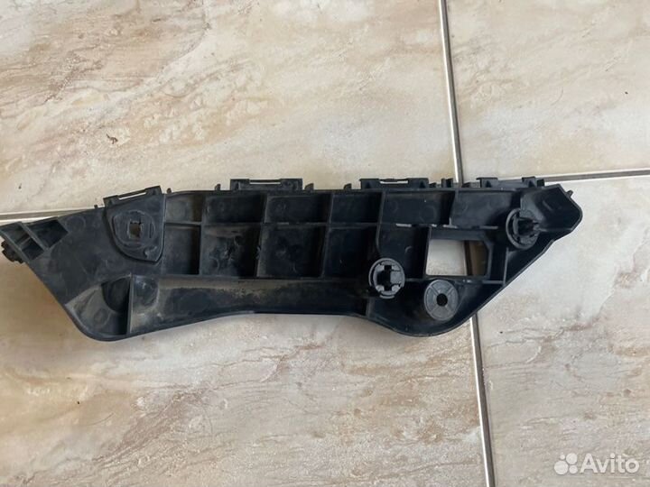 Кронштейн бампера передний левый Toyota Rav 4 Ca