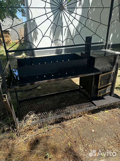 Мангал с крышей