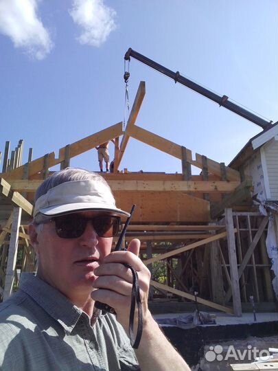 Прораб с бригадой