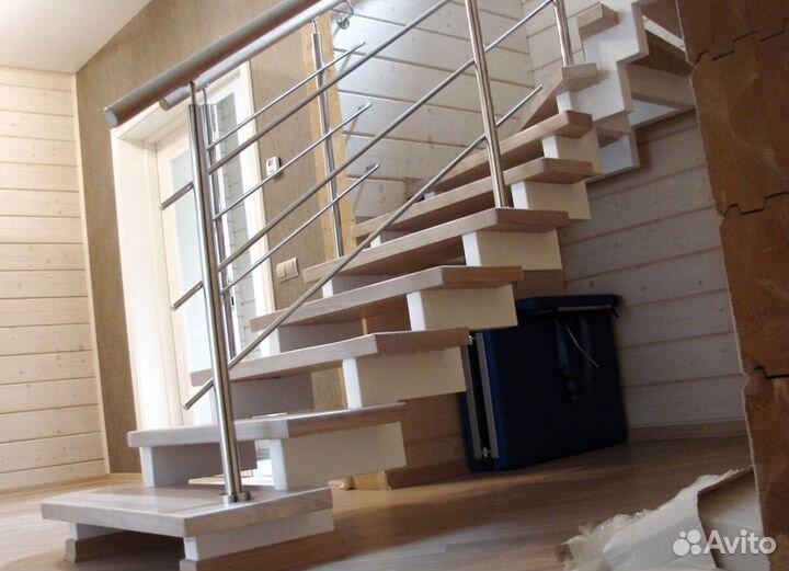 Лестница Г-образная с поворотными ступенями