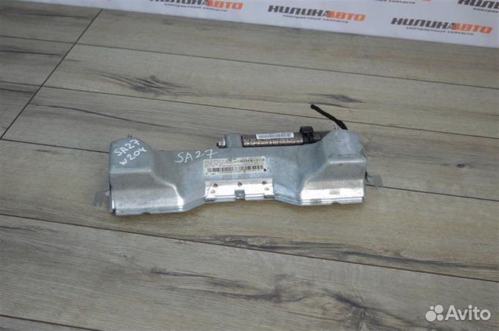 Подушка безопасности коленная Mercedes W204 седан