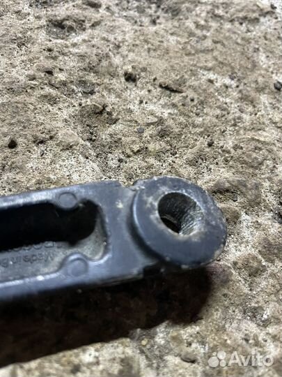 Поводок дворников левый Ford Focus 1