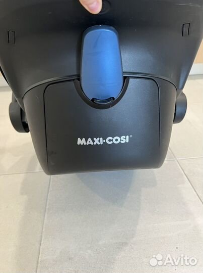 Автолюлька Maxi-Cosi cabriofix i-Size и адаптеры