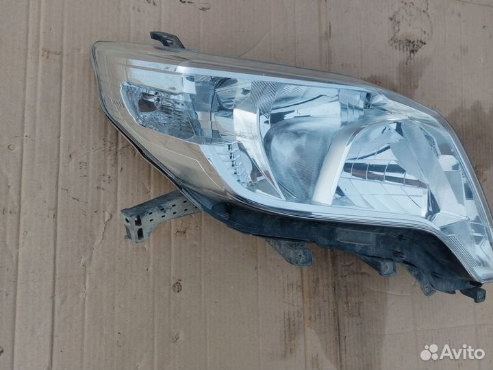 Фара правая Toyota Land Cruiser Prado 150 2013-17