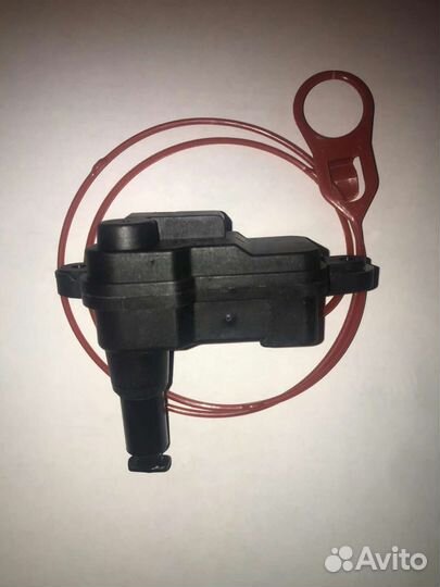 Сервопривод замка лючка бензобака 8V0862153A