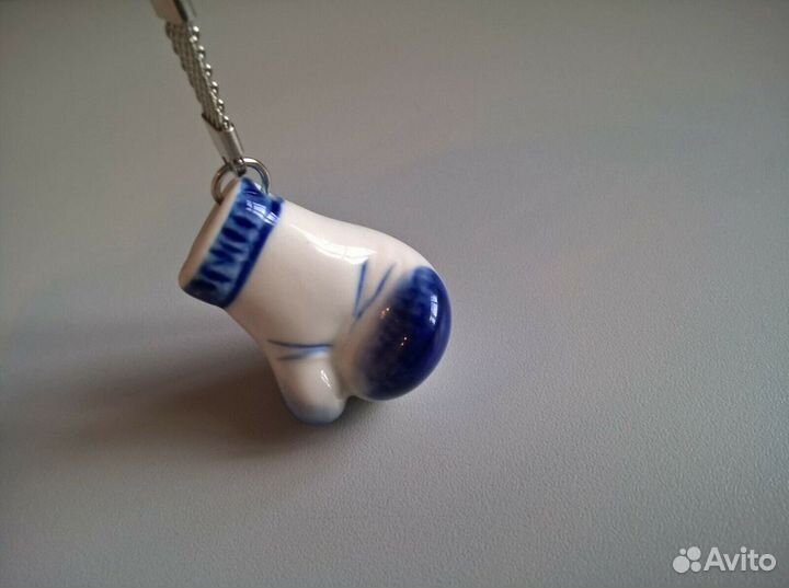 Брелок для ключей боксерская перчатка фарфор гжель