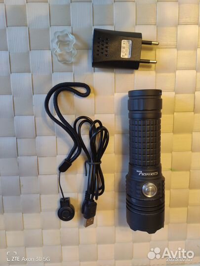 Продаю фонарь Convoy BD06