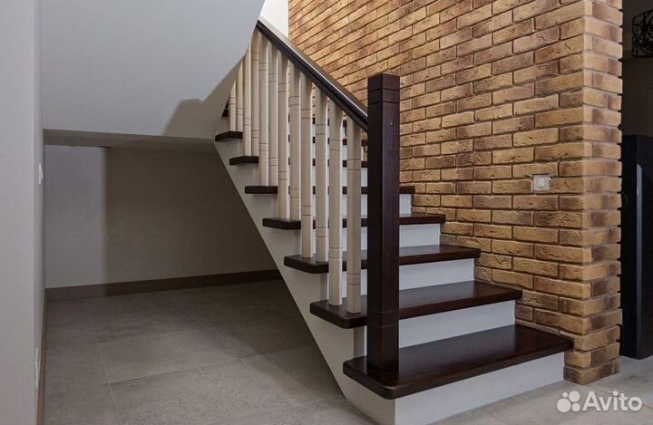 Лестница на металлическом каркасе