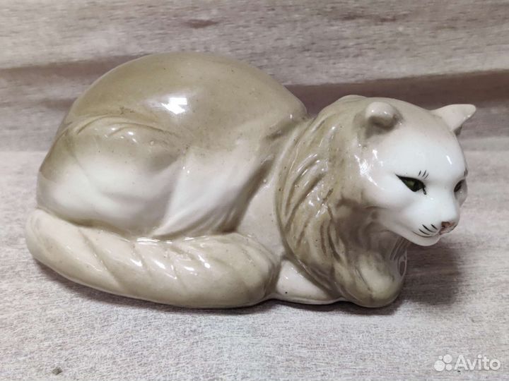 Фарфоровая статуэтка. Кошка. Старая Гжель