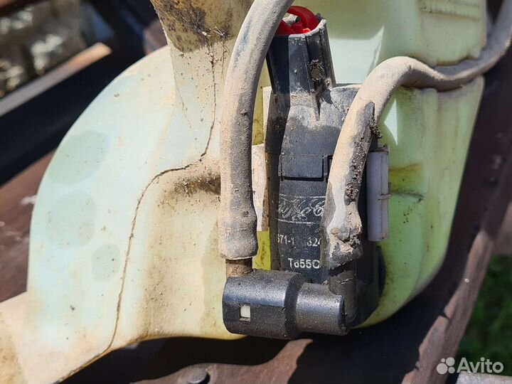 Бочек омывателя Ford Focus 2