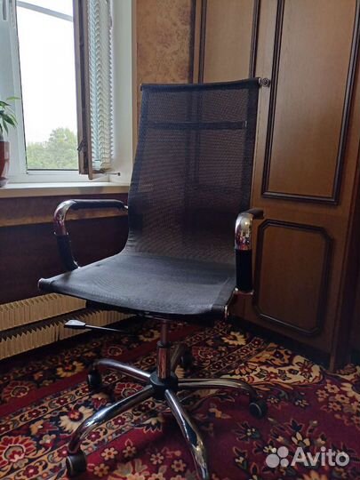 Офисное кресло руководителя