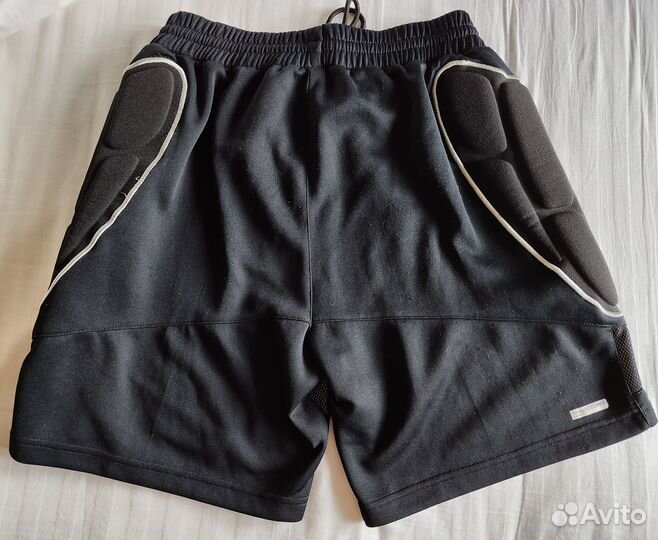 Вратарские шорты футбольные