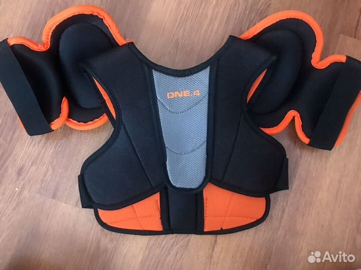 Нагрудник хоккейный bauer one.4