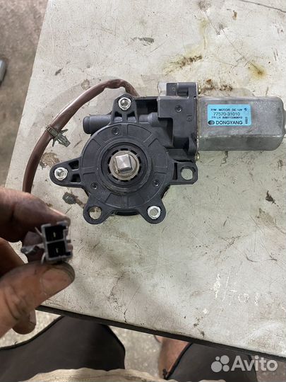 Стеклоподьемник на nissan almera classic