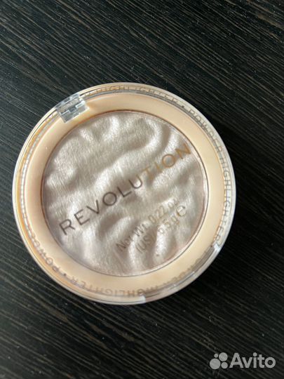 Хайлайтер makeup revolution