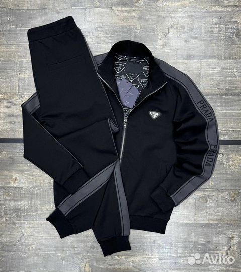 Мужской спортивный костюм для спорта и отдыха