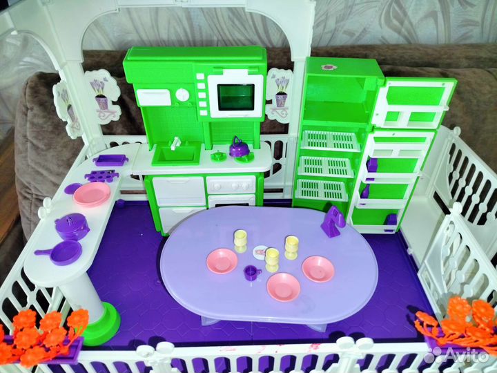 Кукольный домик с мебелью
