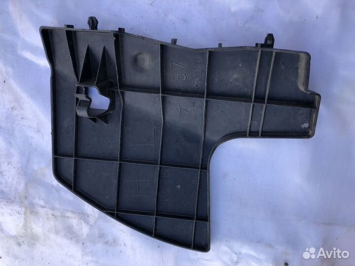 Toyota Auris 150 дефлектор радиатора