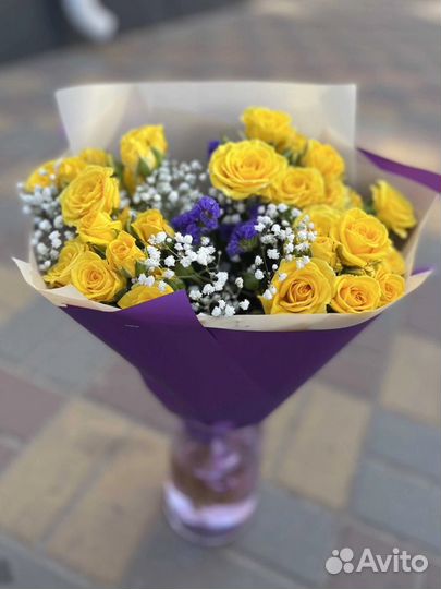 Букет из кустовых роз