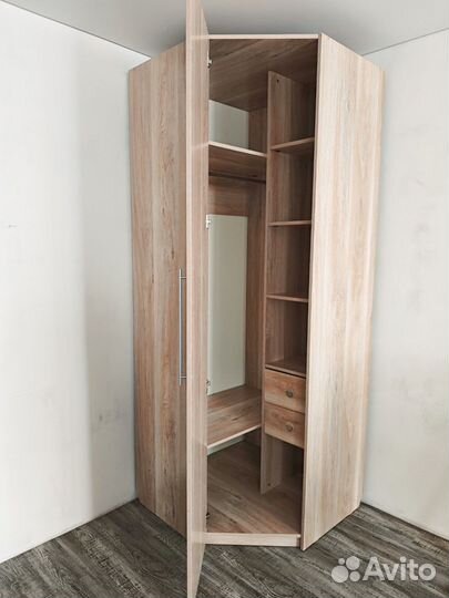 Угловой шкаф