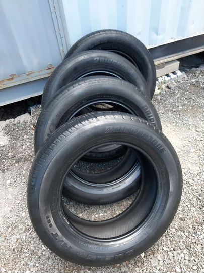 Bridgestone Dueler H/T 687 225/65 R17