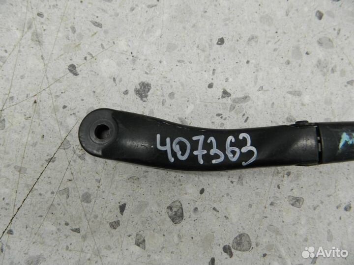 Поводок стеклоочистителя передний правый Toyota Ma