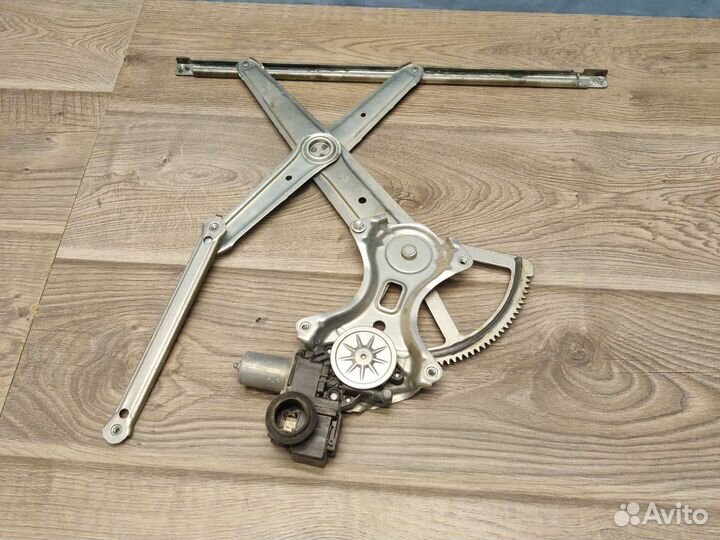 Стеклоподъемник передней правой двери Toyota LC200