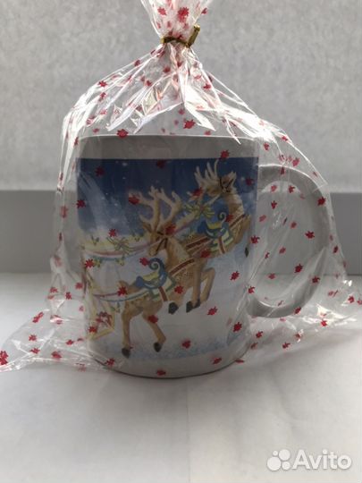 Кружка подарочная с ёлочной игрушкой к Новому Году
