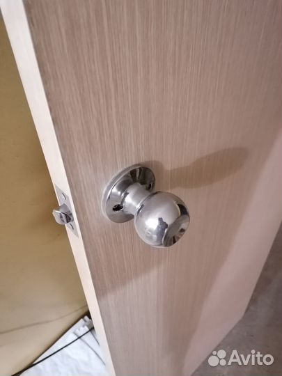 Продам межкомнатную дверь