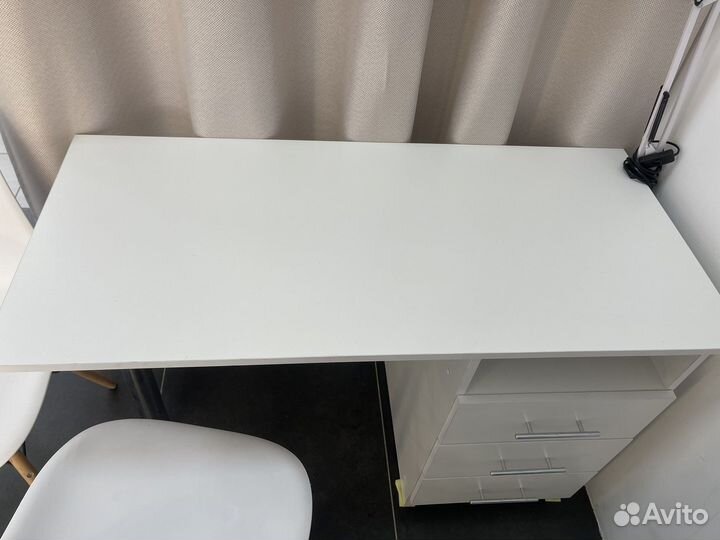 Стол маникюрный