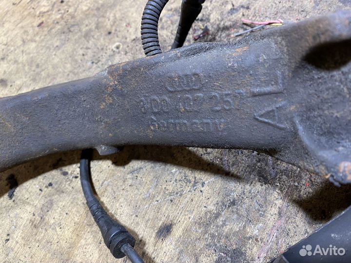 Поворотный кулак передний левый Audi A6 С5 X141