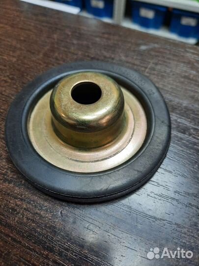 Чашки на стойки передние