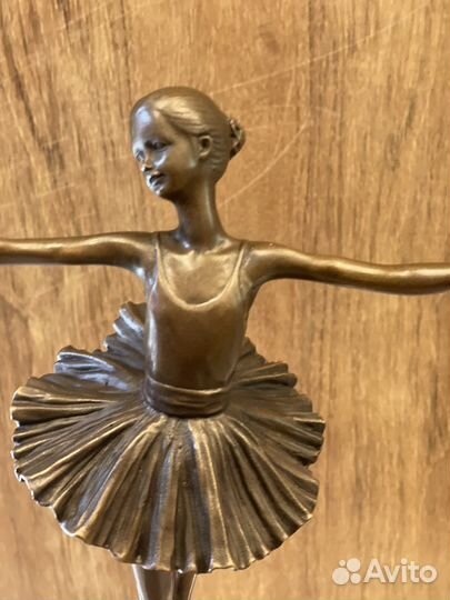 Бронзовая статуэтка 