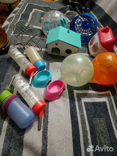 Шары и поильники для хомяка,домик