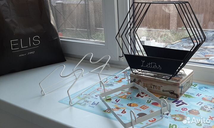 Продам три держателя, 2 кухонных точно