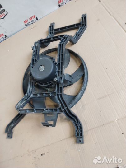 Радиатор охлаждения Renault logan