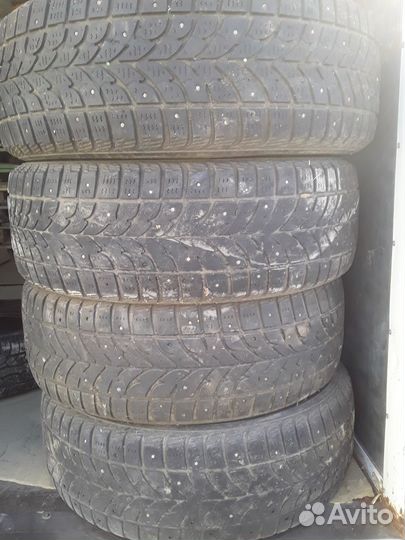 Bridgestone WT17 20.5/65 R15