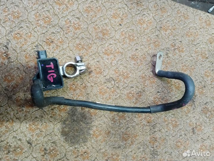 Клемма минус на VW Тигуан 13г