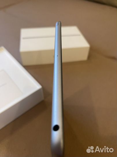 iPad (6th Generation) Wi-Fi