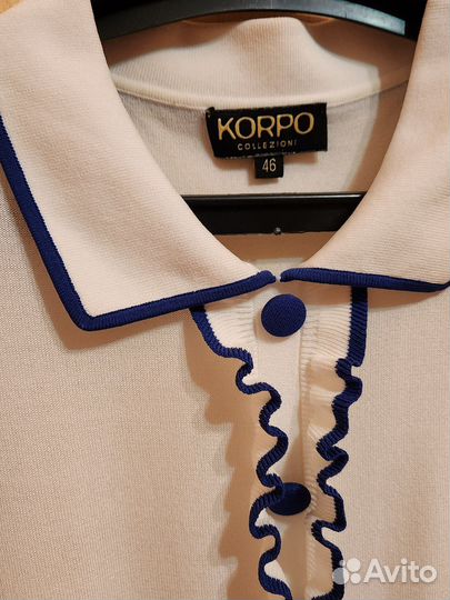 Белое поло с синим воротником, korpo