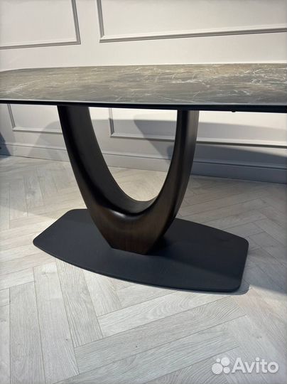 Дизайнерский обеденный стол Римини