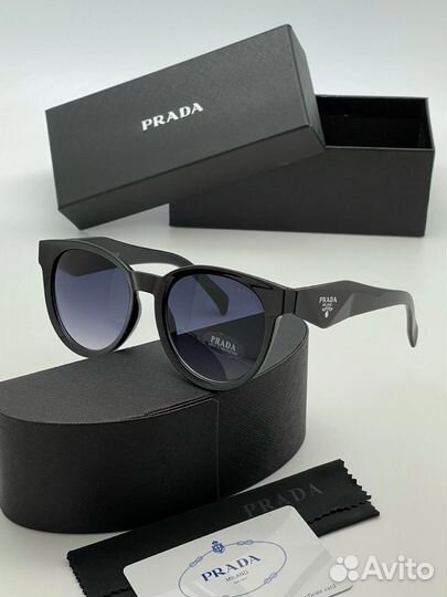 Солнцезащитные очки prada