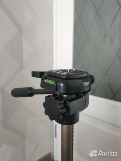 Штатив для фотоаппарата